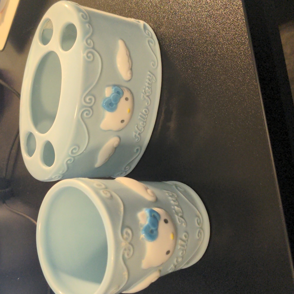 Vintage Angel Hello Kitty bathroom cup and toothbrush holder set